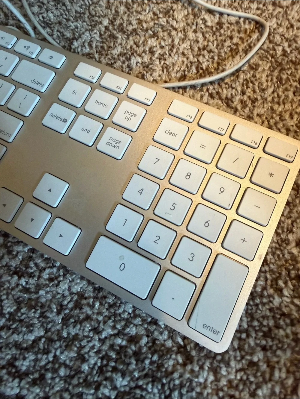 Apple Wired Keyboard with Numeric Keypad Model A1243 USB Tested & Working
